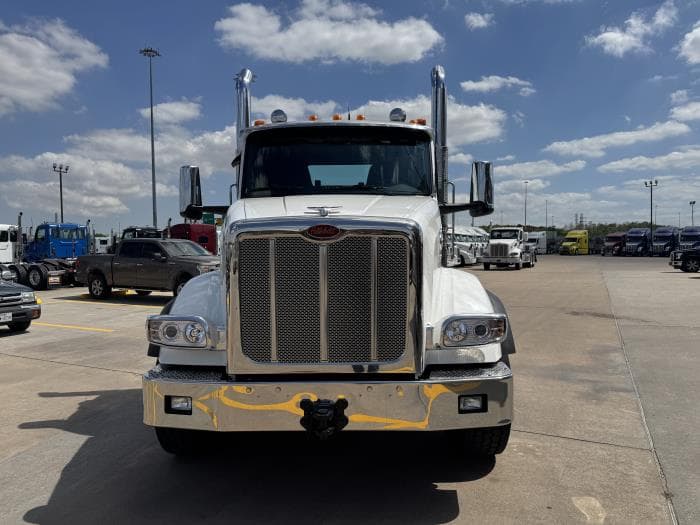 2027 Peterbilt 567 — photo 11