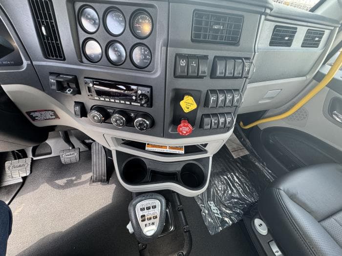 2027 Peterbilt 567 — photo 19