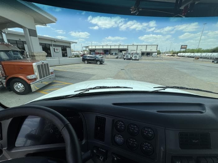 2027 Peterbilt 567 — photo 20