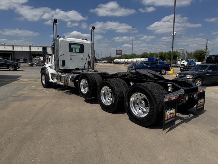 2027 Peterbilt 567 — photo 6