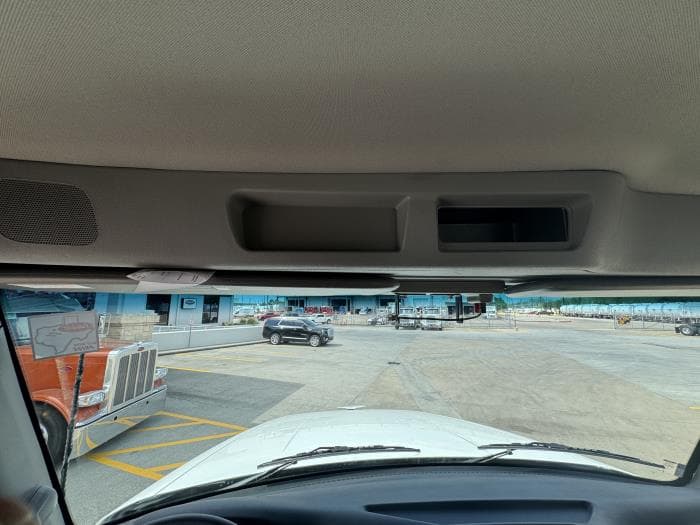 2027 Peterbilt 567 — photo 21