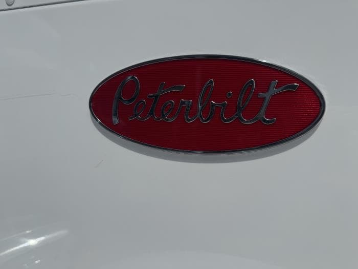 2027 Peterbilt 589 — photo 11