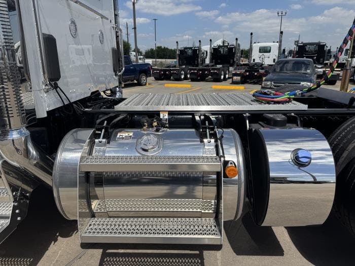 2027 Peterbilt 589 — photo 13