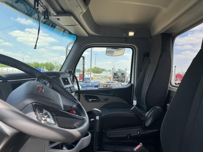 2027 Peterbilt 589 — photo 14