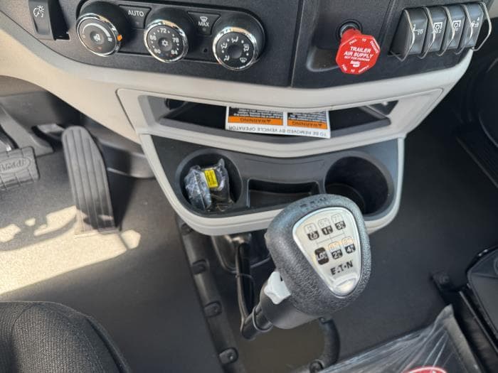 2027 Peterbilt 589 — photo 17