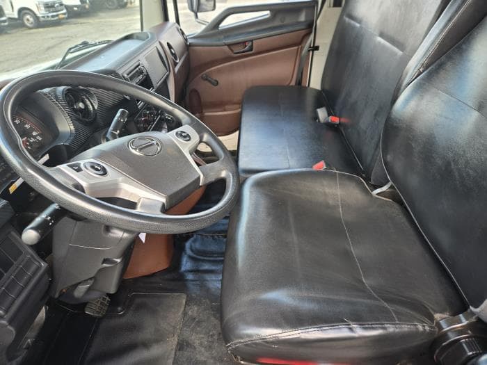 2023 Hino L6 — photo 4