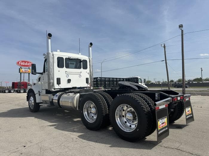 2027 Peterbilt 567 — photo 7