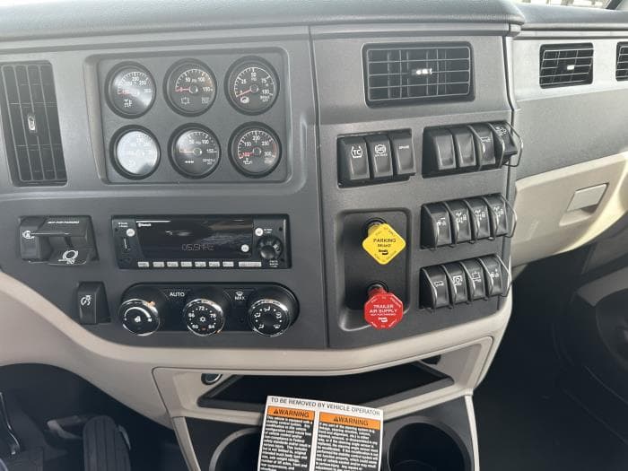 2027 Peterbilt 567 — photo 13