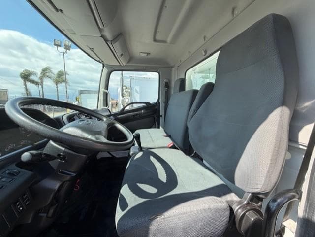 2019 Hino 268 — photo 8