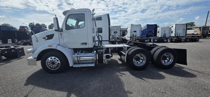 2023 Peterbilt 567 — photo 4