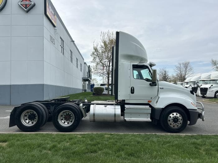 2023 International LT — photo 10