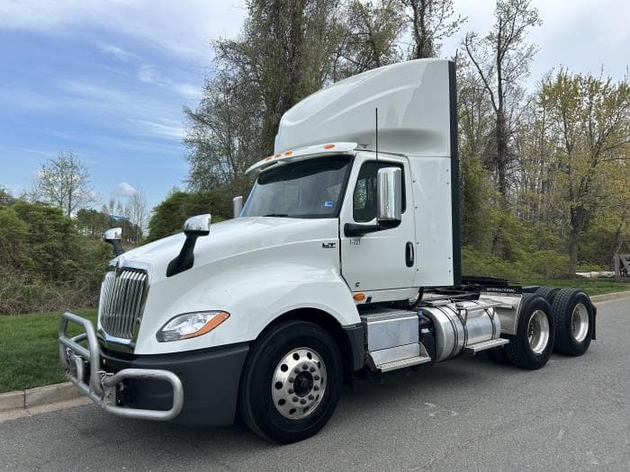 2023 International LT — photo 2