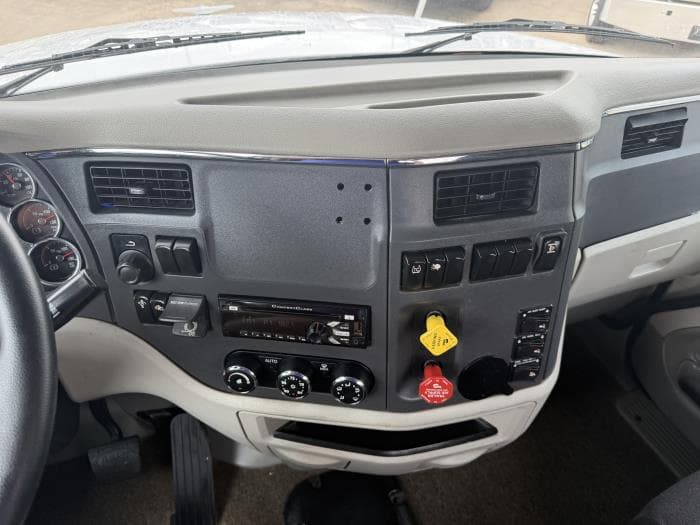 2019 Peterbilt 567 — photo 31