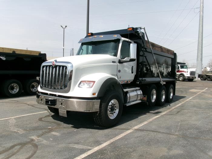 2026 International HX — photo 3