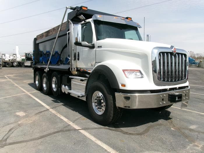 2026 International HX — photo 5