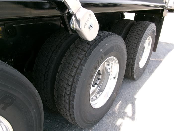 2026 International HX — photo 8