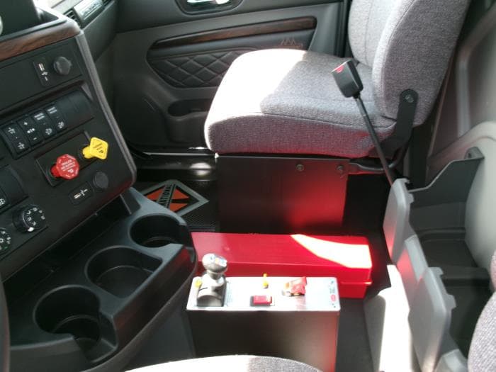 2026 International HX — photo 13