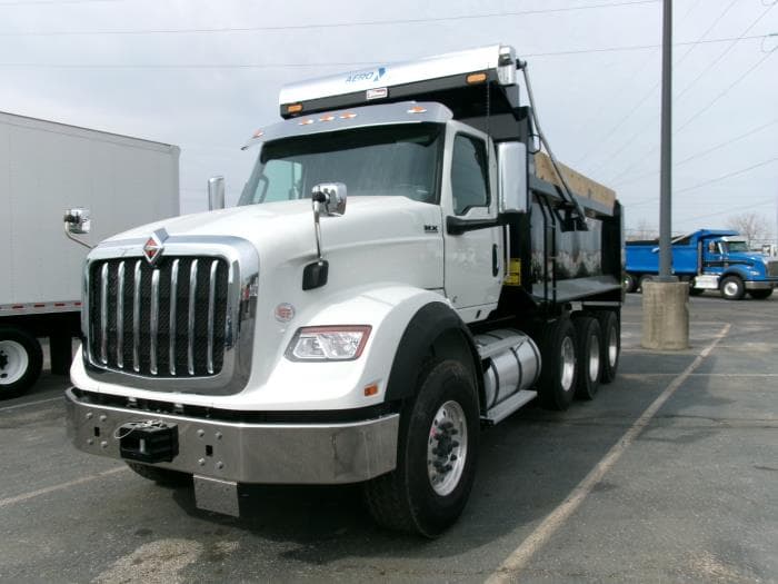 2026 International HX — photo 2