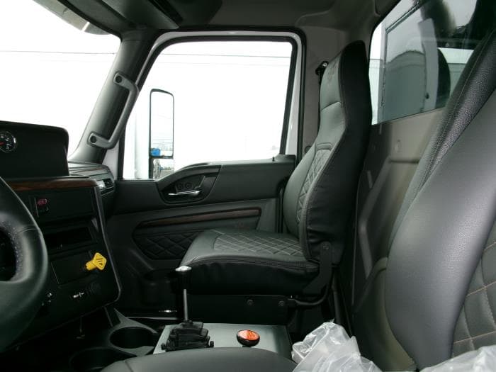 2026 International HX — photo 12