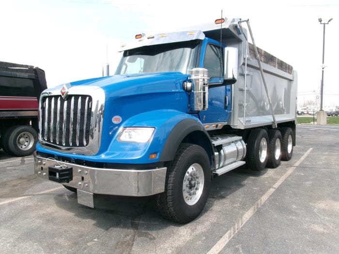 2026 International HX — photo 2