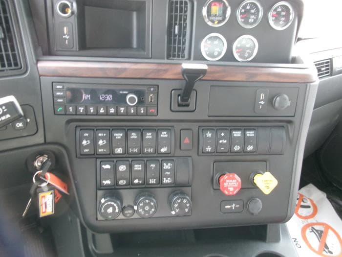 2026 International HX — photo 15