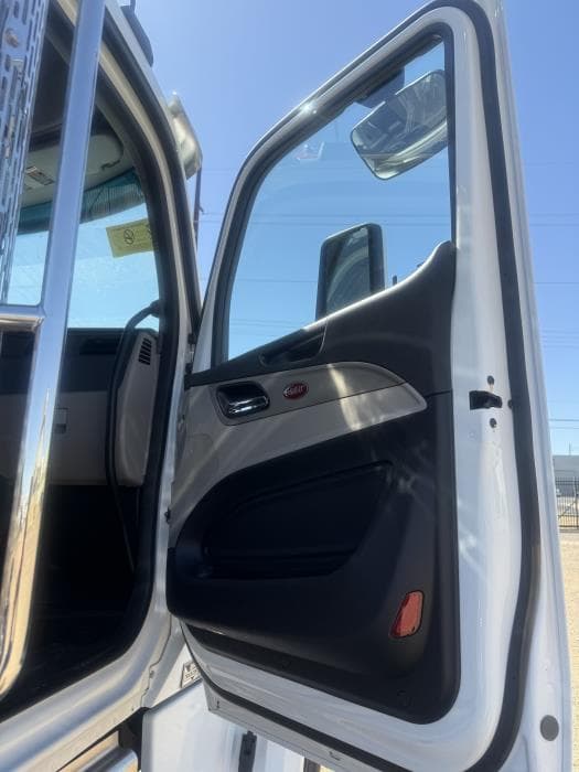 2027 Peterbilt 567 — photo 7