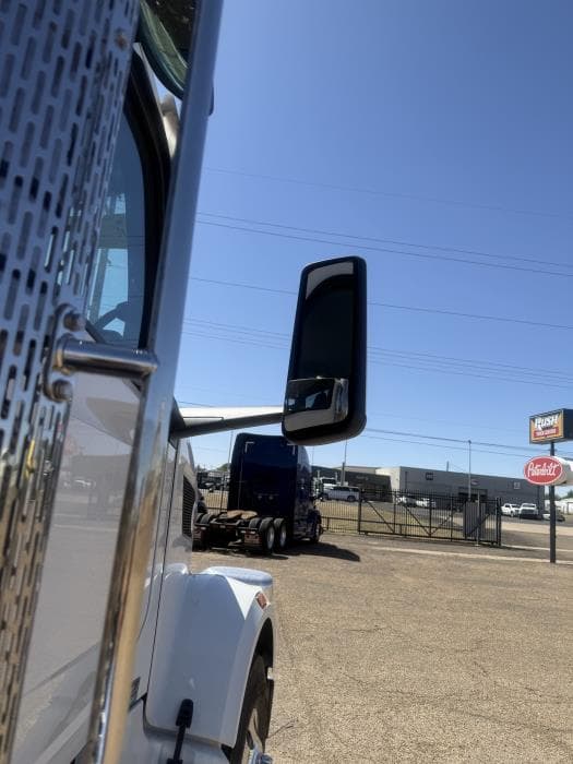 2027 Peterbilt 567 — photo 13