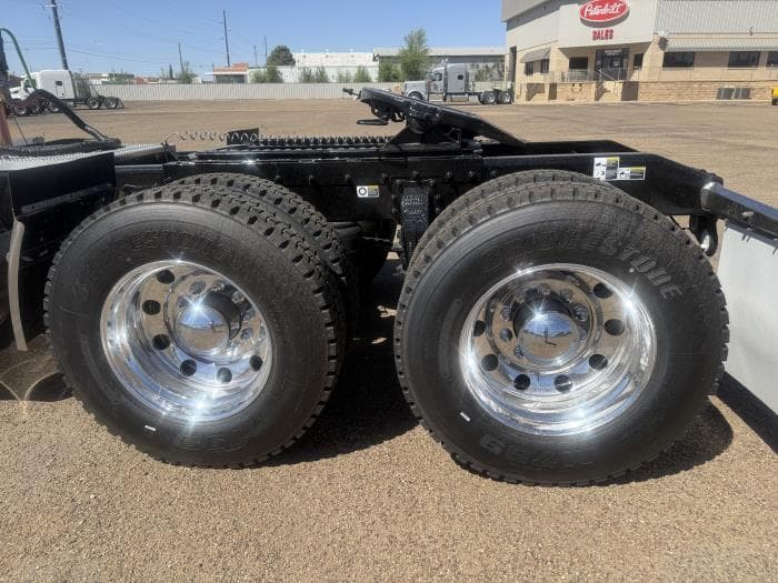 2027 Peterbilt 567 — photo 14