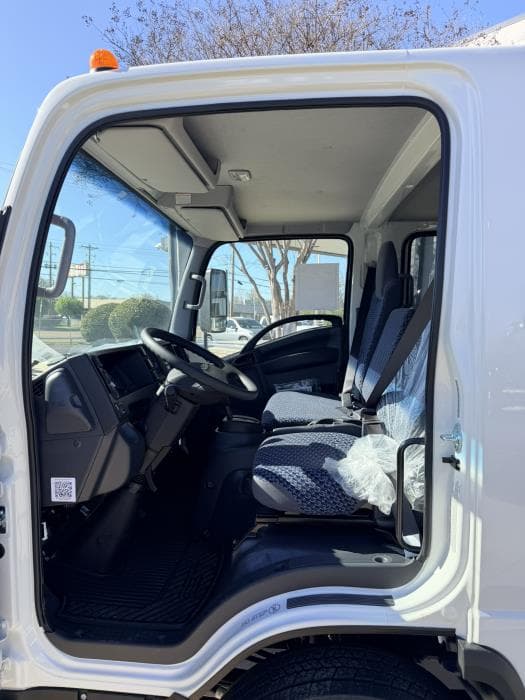 2027 Isuzu NPR — photo 12