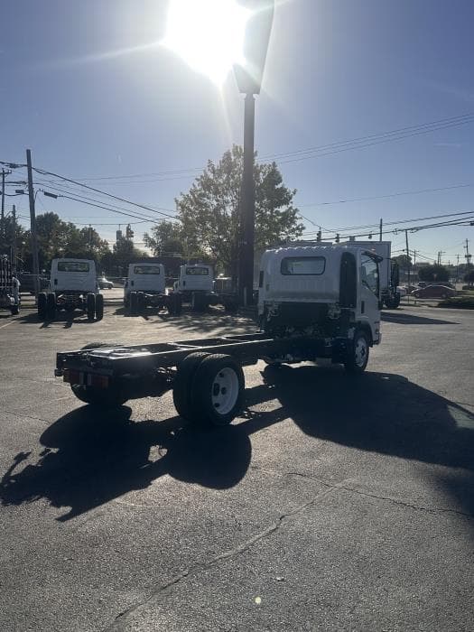 2026 Isuzu NPR — photo 7