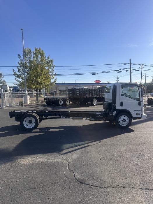 2026 Isuzu NPR — photo 8