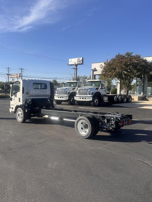 2026 Isuzu NPR — photo 3