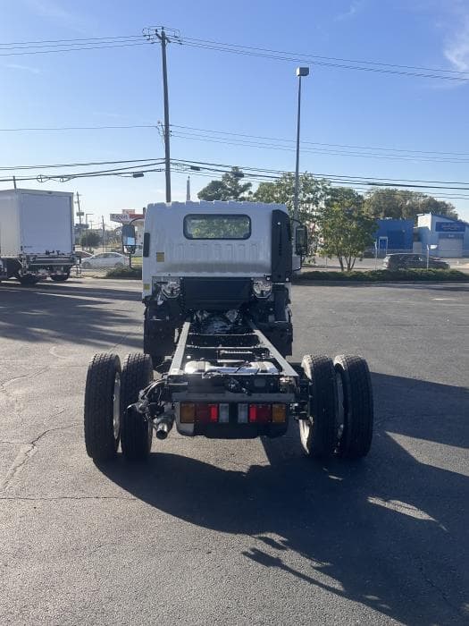 2026 Isuzu NPR — photo 4