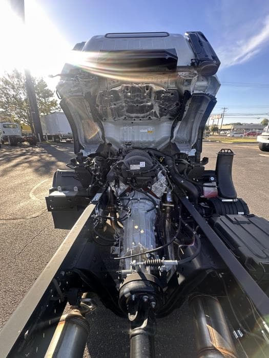 2026 Isuzu NPR — photo 12