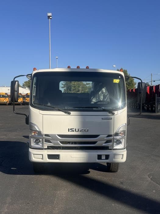 2026 Isuzu NPR — photo 10