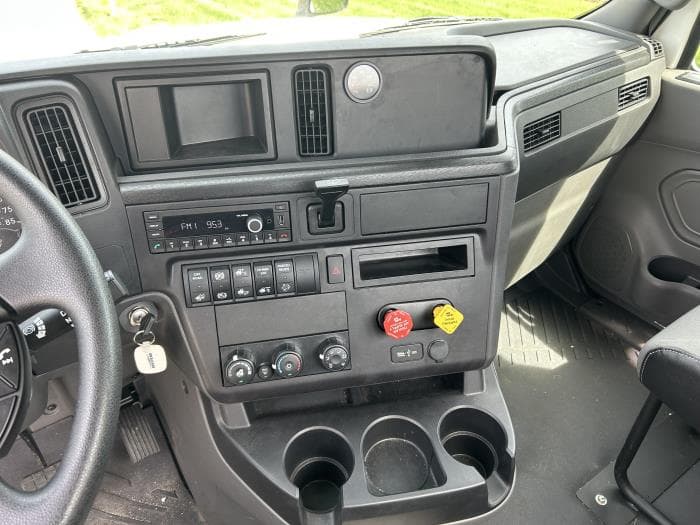 2025 International LT — photo 12