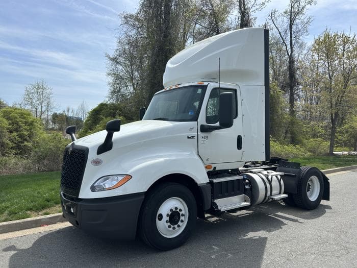 2025 International LT — photo 2