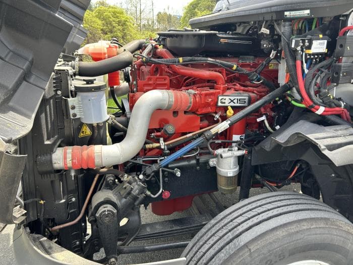 2025 International LT — photo 13