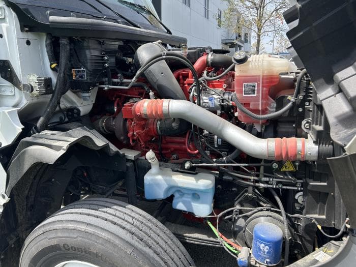 2025 International LT — photo 14