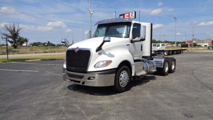 2026 International LT — photo 2