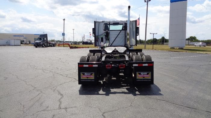 2026 International LT — photo 7