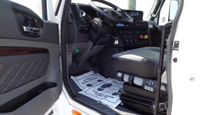 2026 International LT — photo 10