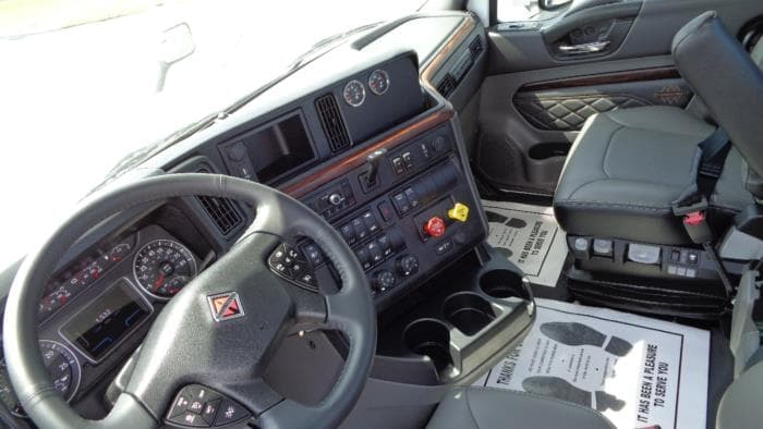 2026 International LT — photo 11