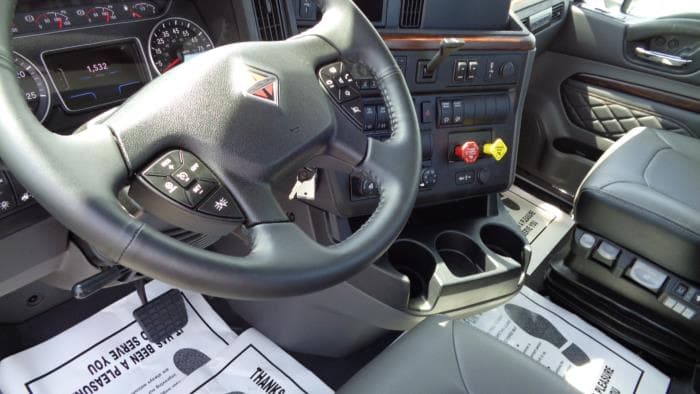 2026 International LT — photo 13