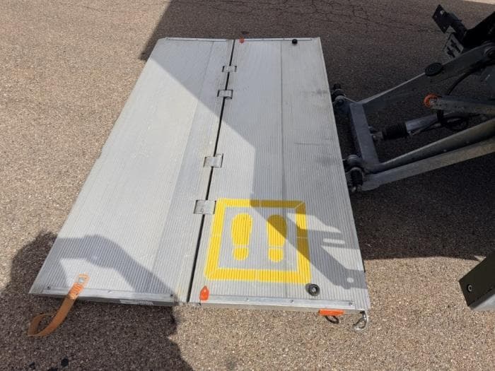 2026 Isuzu NRR — photo 10