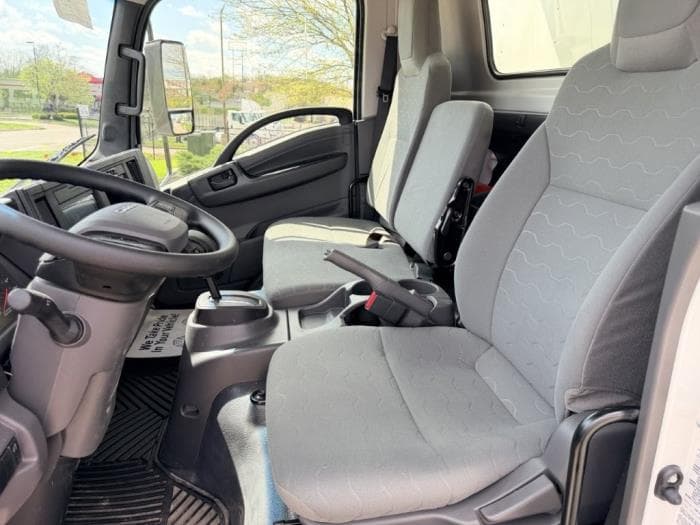 2026 Isuzu NRR — photo 17