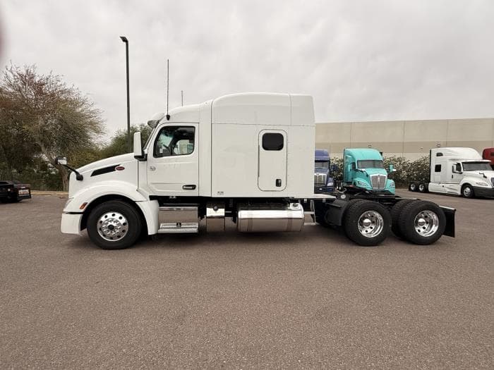 2022 Peterbilt 579 — photo 3