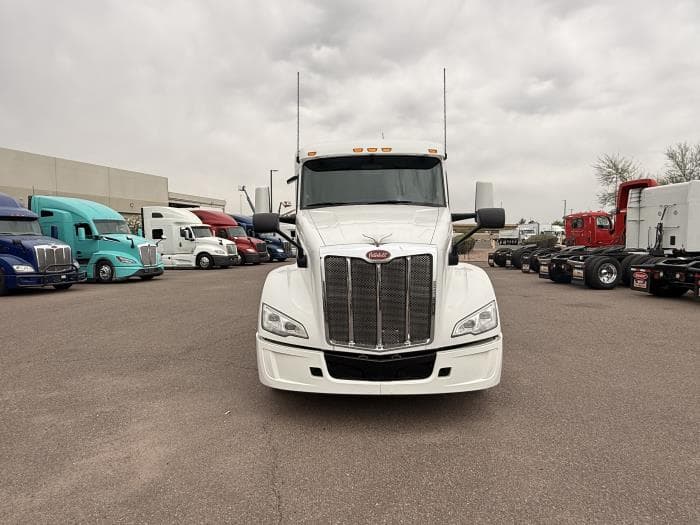 2022 Peterbilt 579 — photo 9