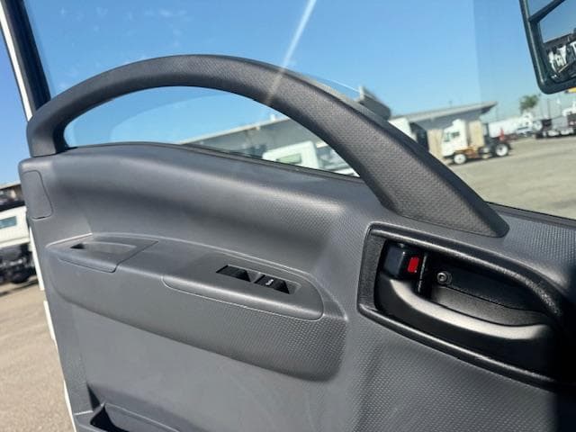 2026 Isuzu NRR — photo 13