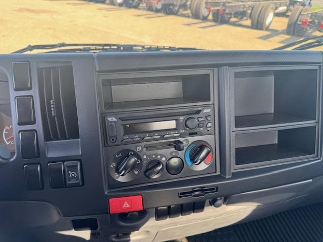 2026 Isuzu NRR — photo 13